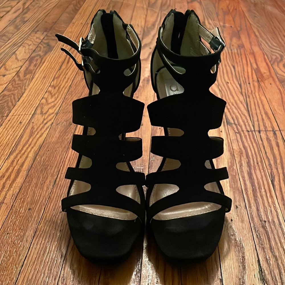 Black Dolce Vita Heels!!